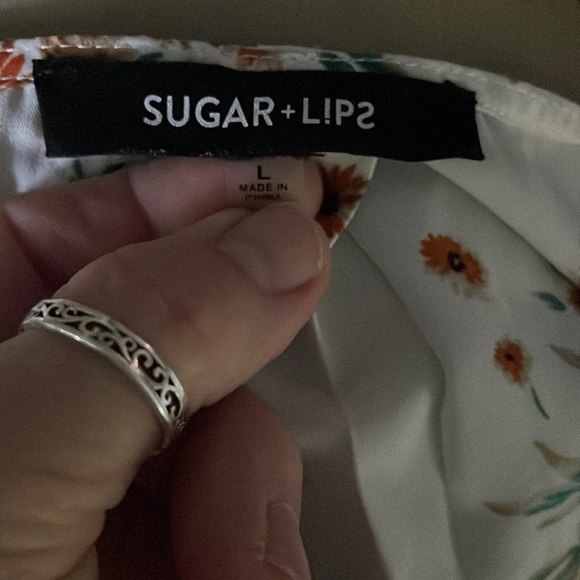SUGAR + LIPS Floral V-Neck Blouse - So Pretty! - Size Large - Picture 5 of 7
